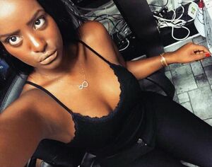 black girl sexy selfies